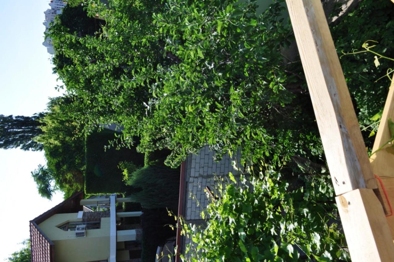 Hotel Dacha V Arkadii à Odessa Extérieur photo